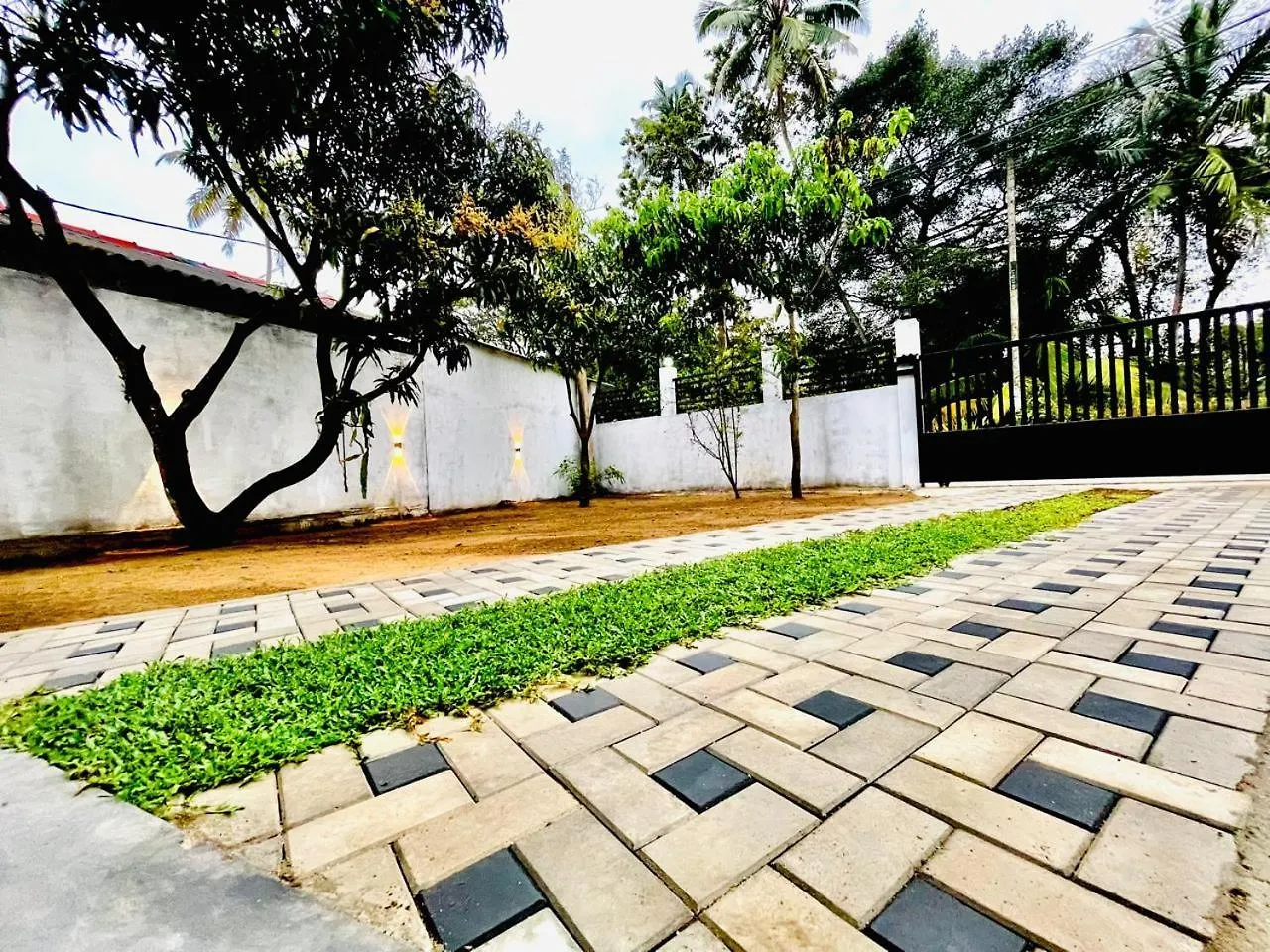 Golden Paradise Transit Hotel Katunayake Sri Lanka
