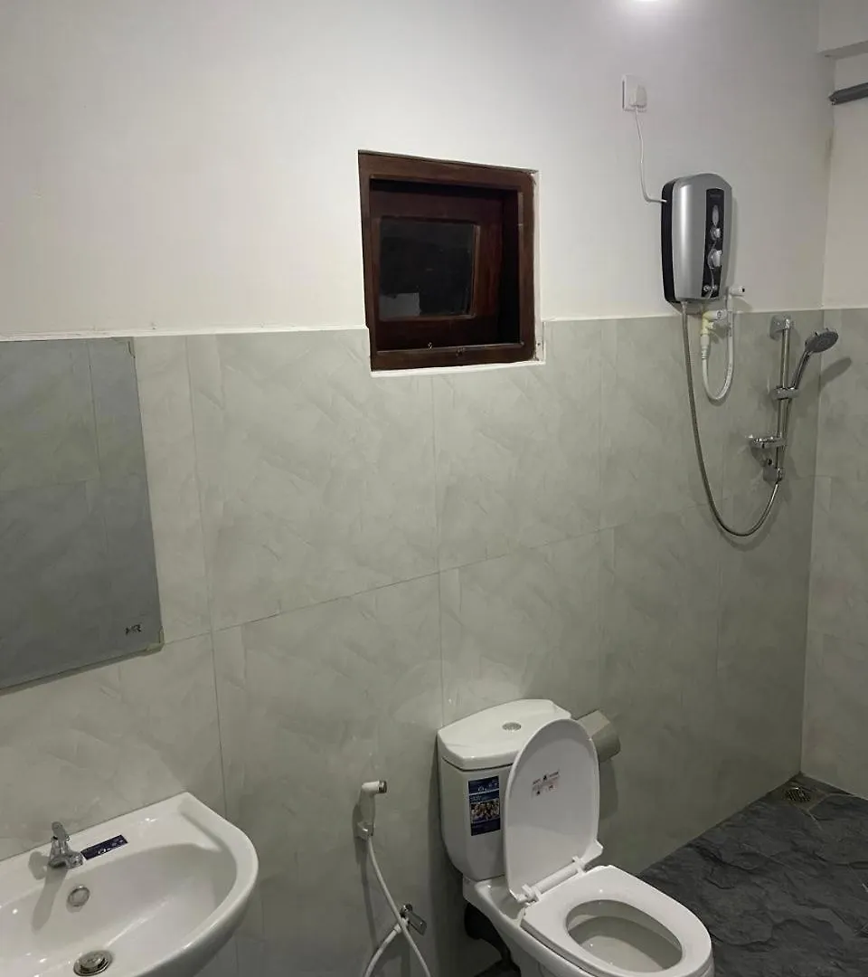 Golden Paradise Transit Hotel Katunayake 0*,  Sri Lanka