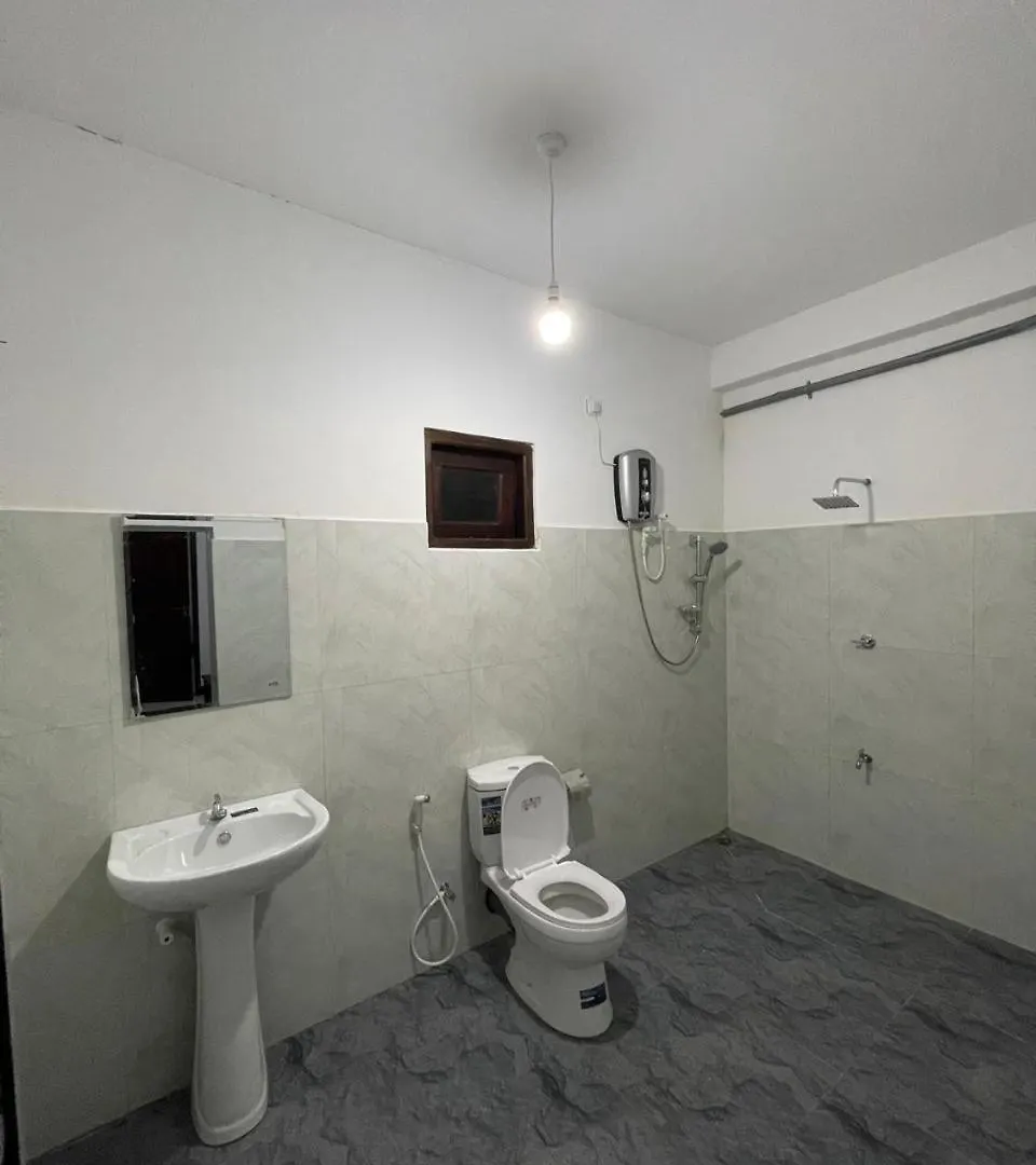 Golden Paradise Transit Hotel Katunayake Guest house