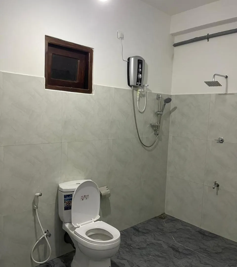 Guest house Golden Paradise Transit Hotel Katunayake